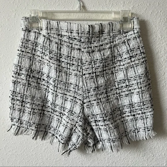 White plaid tweed shorts with fringe hem Size Small /4 26” waist - Picture 3 of 7